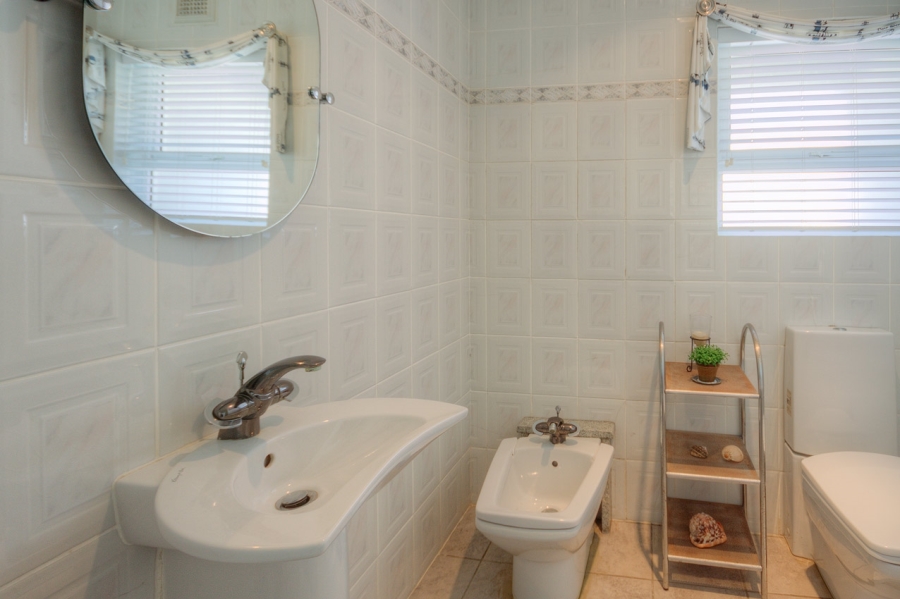 5 Bedroom Property for Sale in Royal Alfred Marina Eastern Cape